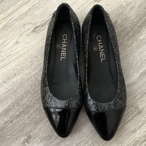 6.5 CHANEL flats - black toe + metallic print